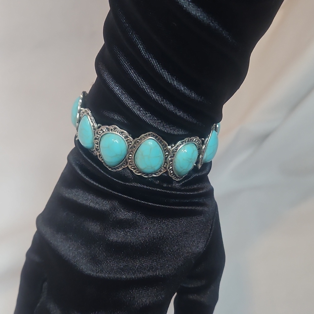 Modern Silver Tone With Faux Turquoise Stone Stretch Bracelet EUC Like New - Picture 5 of 5